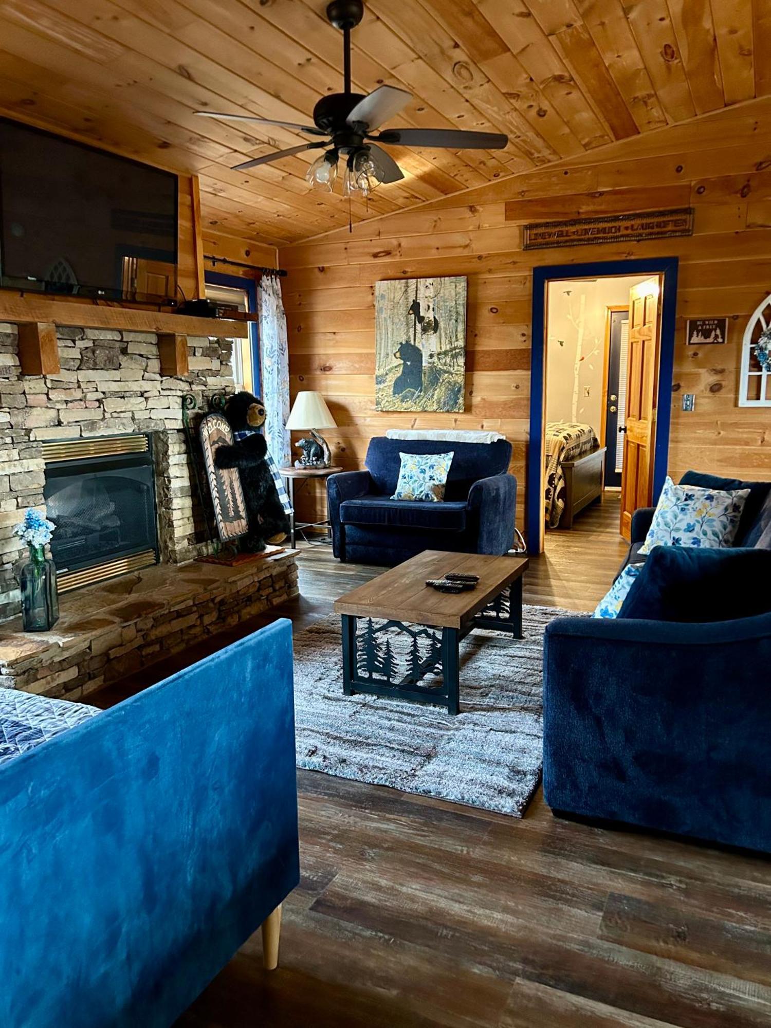 Blue Beary Delight Newly Renovated Near Everything